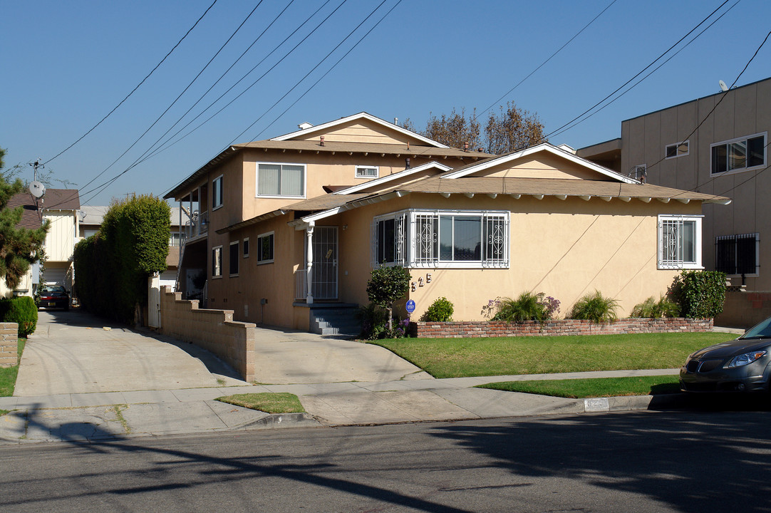 325 W Hillcrest Blvd in Inglewood, CA - Foto de edificio