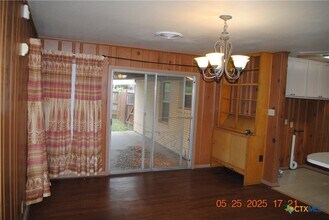 106 E Young Ave in Temple, TX - Foto de edificio - Building Photo