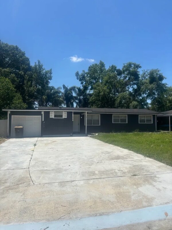 6750 Snow White Dr in Jacksonville, FL - Building Photo - Building Photo