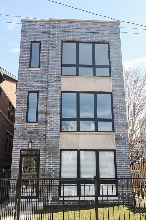 4243 S Saint Lawrence in Chicago, IL - Building Photo