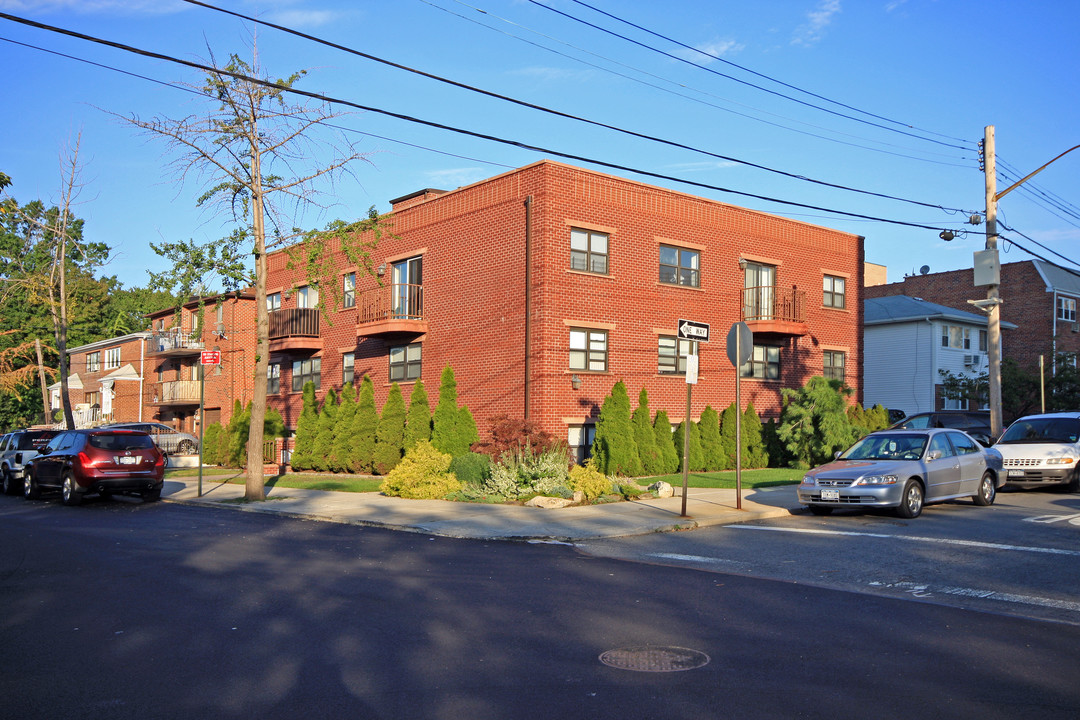 212-15 43rd Ave in Flushing, NY - Building Photo