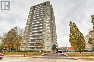 2263 Marine Dr in Oakville, ON - Building Photo