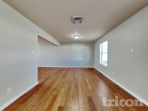 5003 Hauna Ln in Dickinson, TX - Foto de edificio - Building Photo