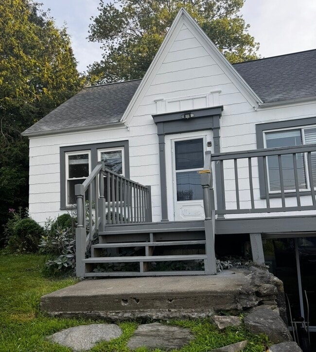 47 E Gilson Ave in White River Junction, VT - Building Photo - Building Photo