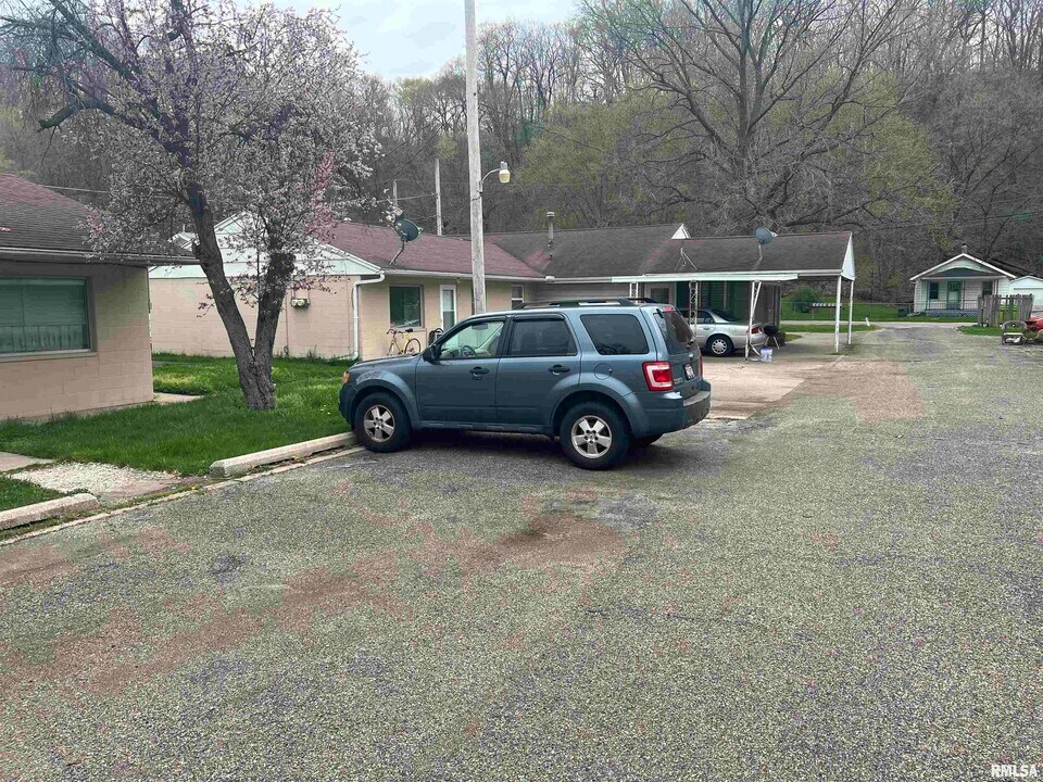 135 Shadoway Dr-Unit -R in East Peoria, IL - Building Photo