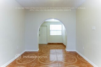 241 N 69th Ave in Hollywood, FL - Foto de edificio - Building Photo