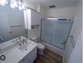 1515 S Beverly Dr, Unit 309 in Los Angeles, CA - Building Photo - Building Photo