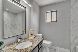 7290 E Rancho Vista Dr in Scottsdale, AZ - Building Photo - Building Photo