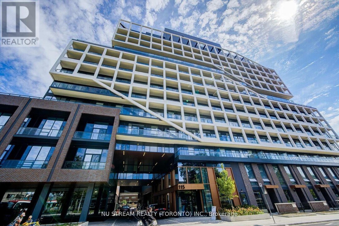 115 Denison Ave in Toronto, ON - Building Photo