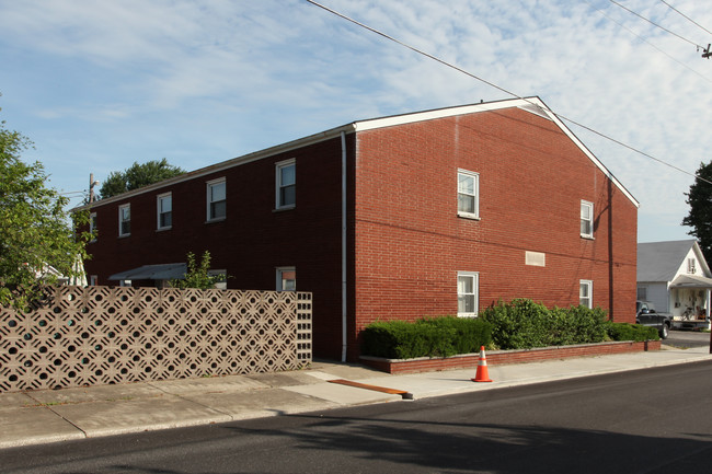 Silver Creek Apartments in Sellersburg, IN - Foto de edificio - Building Photo