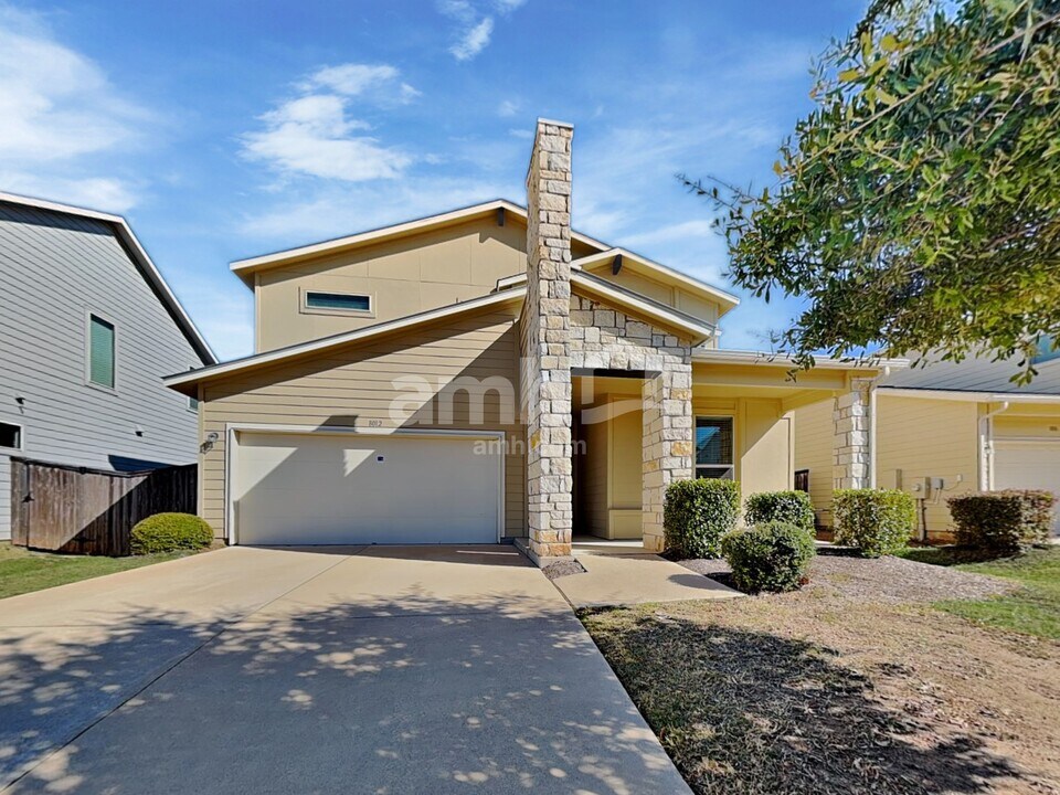 8012 Turnberry Ln in Austin, TX - Building Photo
