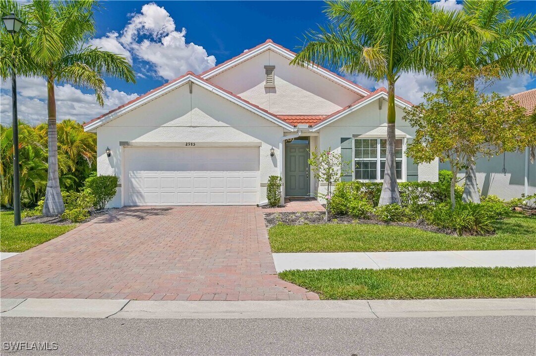 2985 Birchin Ln in Ft. Myers, FL - Building Photo