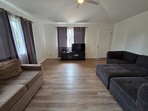 615 Kuu Home Pl in Kihei, HI - Building Photo - Building Photo