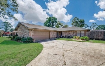 3605 Kingsway Dr in Baytown, TX - Building Photo - Building Photo