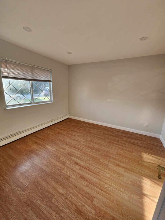 33 Country Greens Dr, Unit Apartment Two in Holtsville, NY - Building Photo