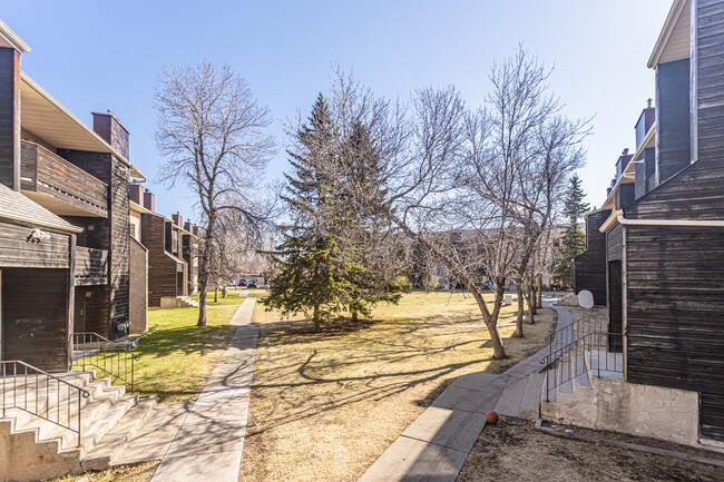 Charles Buchan Manor in Edmonton, AB - Building Photo - Building Photo