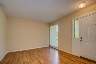 7431 Albany Rd in Ft. Myers, FL - Foto de edificio - Building Photo