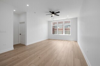 70 E Pershing Rd in Chicago, IL - Building Photo - Building Photo