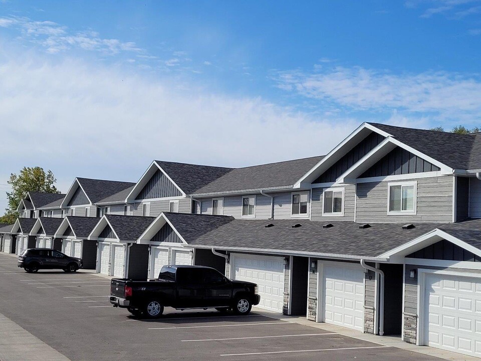 Fox Run Townhomes in Yankton, SD - Foto de edificio