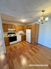 175 Adams St, Unit 30 in Newton, MA - Building Photo - Building Photo