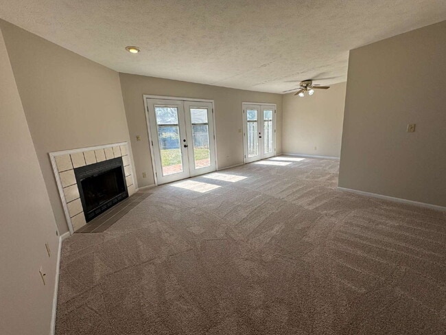 296 Wintergreen Dr in Chatham, IL - Foto de edificio - Building Photo