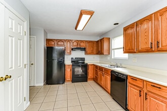 690 W Arielle Ct in Monroe, OH - Building Photo - Building Photo