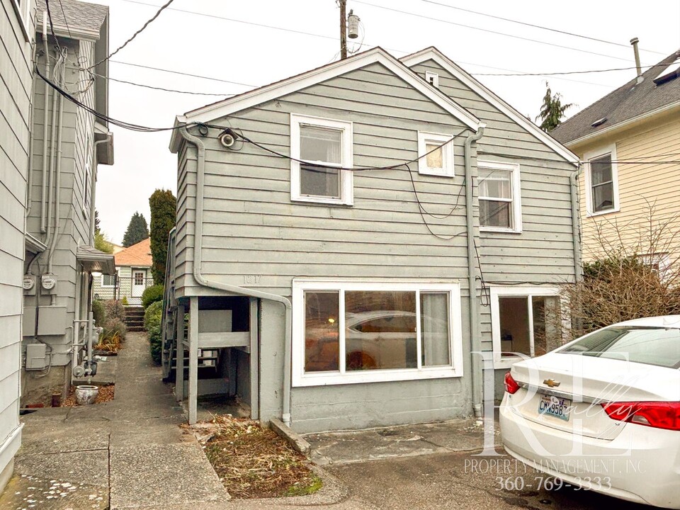 1217 Burwell St in Bremerton, WA - Building Photo