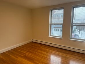 168 N Beacon St, Unit 1A in Boston, MA - Building Photo - Building Photo