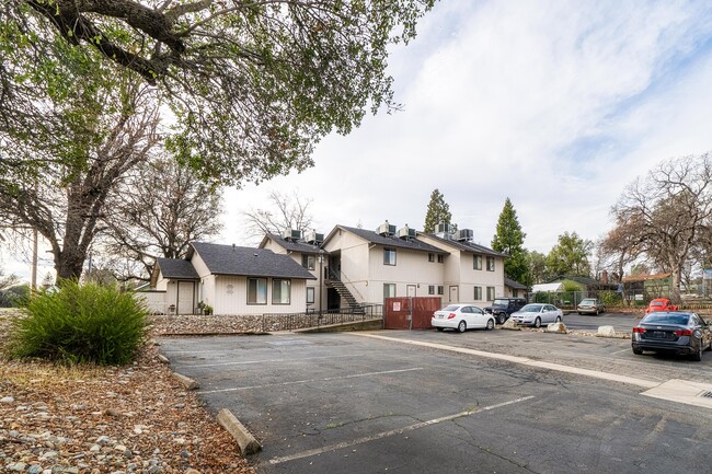 Deer Creek Apartments in Shasta Lake, CA - Building Photo - Building Photo