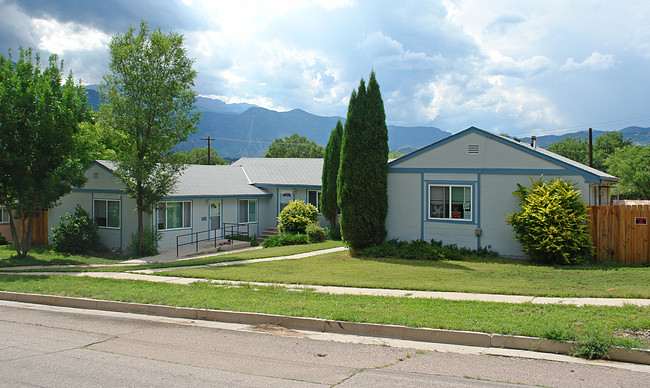 424 N 28th St in Colorado Springs, CO - Foto de edificio - Building Photo