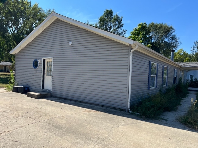 420 Decker St in Niles, MI - Foto de edificio - Building Photo