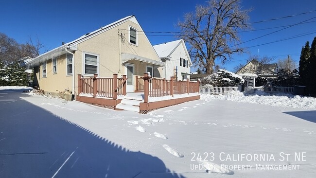 2423 California St NE in Minneapolis, MN - Building Photo - Building Photo