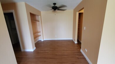 9 S Frontage Rd in Willowbrook, IL - Building Photo - Building Photo