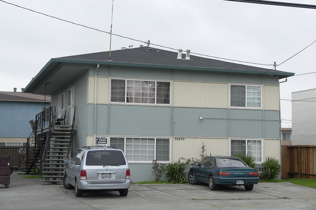 27133 Tyrrell Ave in Hayward, CA - Foto de edificio