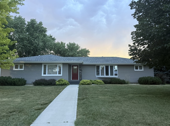 property at 922 E 12th Ave