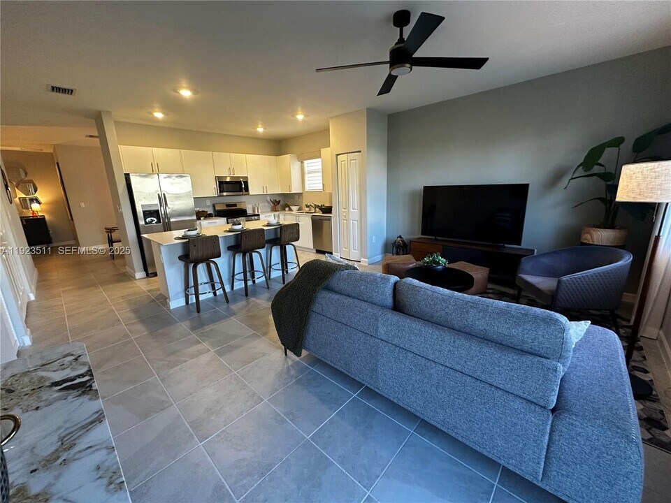 2288 SE 30th St in Homestead, FL - Building Photo