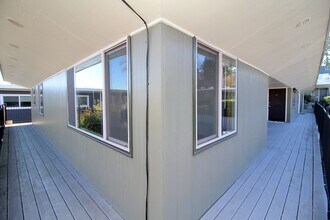 3200-3236 SW Marigold St in Portland, OR - Foto de edificio - Building Photo