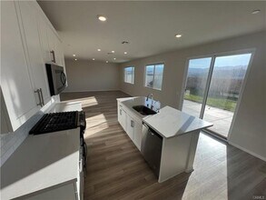 19557 Hanging Rock Rd in Lake Elsinore, CA - Building Photo - Building Photo