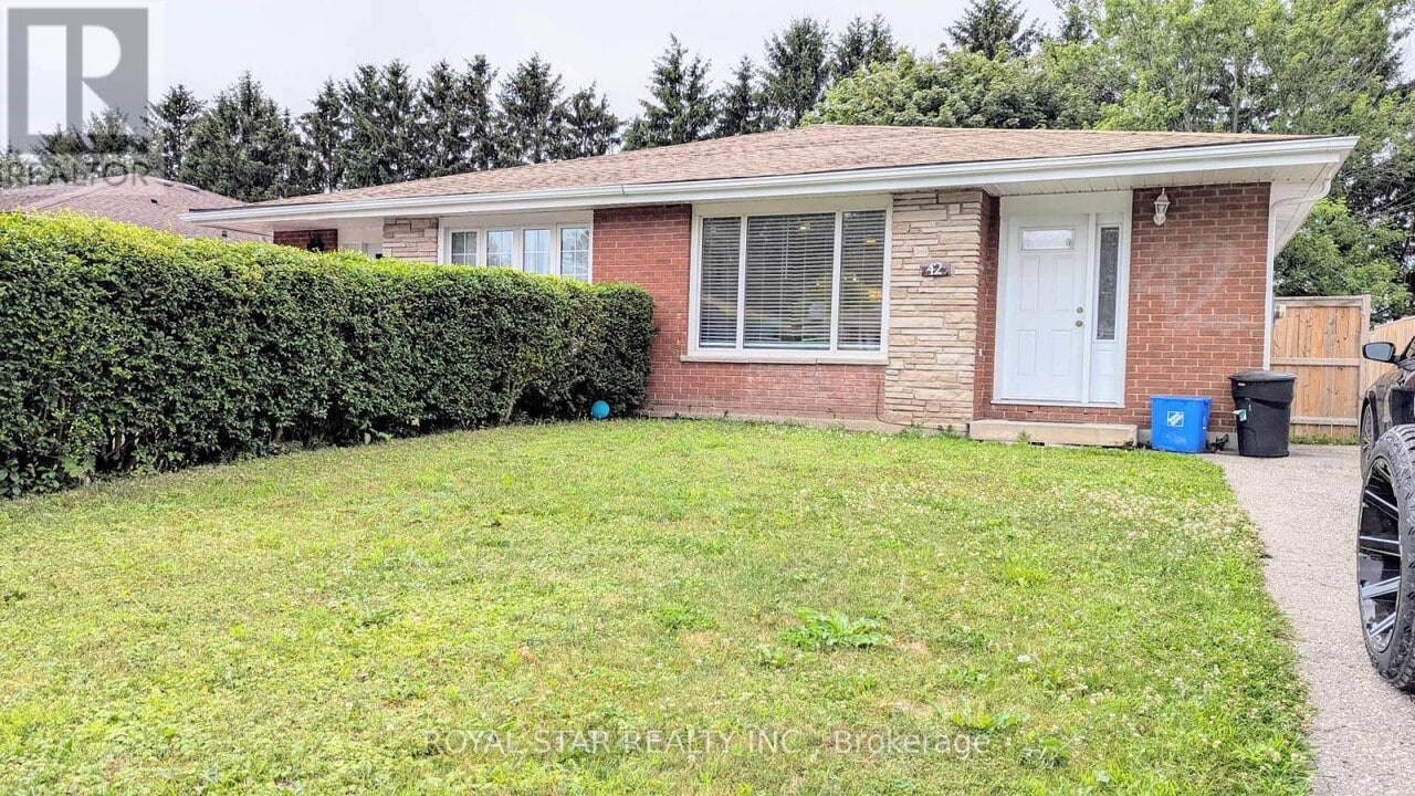 42 Witty Ave in Ingersoll, ON - Building Photo