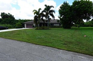 419 Robert Ave in Lehigh Acres, FL - Building Photo