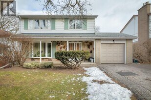 161 Highland Park Blvd in Markham, ON - Building Photo