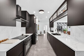 2720 NE 59th St in Fort Lauderdale, FL - Foto de edificio - Building Photo