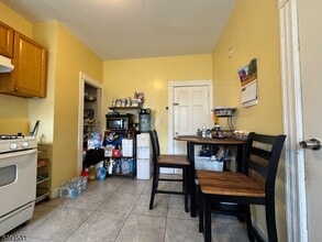 712 E 27th St in Paterson, NJ - Building Photo - Building Photo