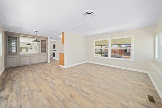 3300 15th St W in Rosamond, CA - Foto de edificio - Building Photo