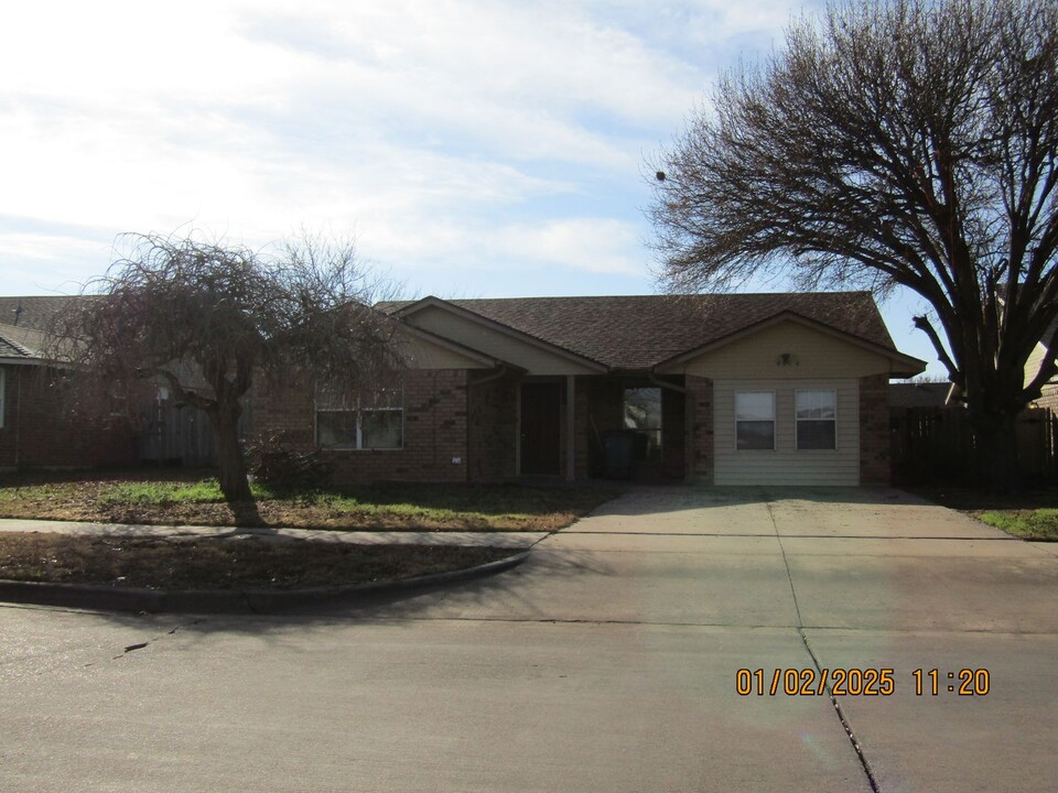 4114 SW Rolling Hills Dr in Lawton, OK - Building Photo