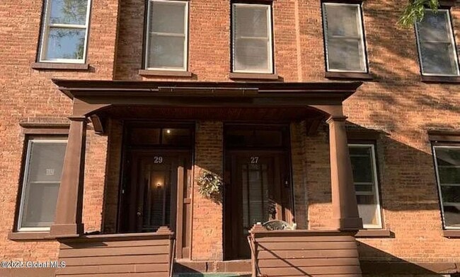 property at 27 Vliet St