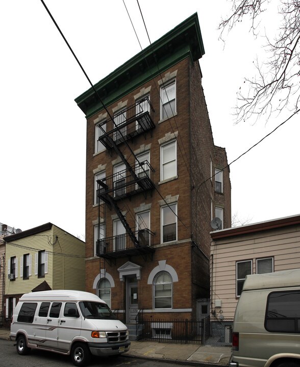 170 Hopkins Ave in Jersey City, NJ - Building Photo