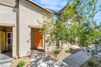 7483 Coastal Ledge St in Las Vegas, NV - Foto de edificio - Building Photo