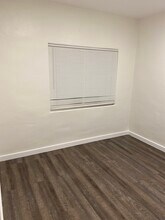 1539 E Young St in Wilmington, CA - Foto de edificio - Building Photo