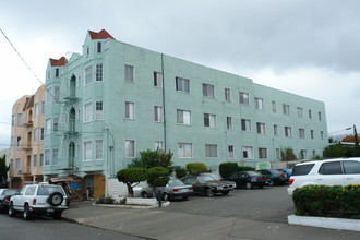 Chestnut Apartments in Berkeley, CA - Building Photo - Building Photo